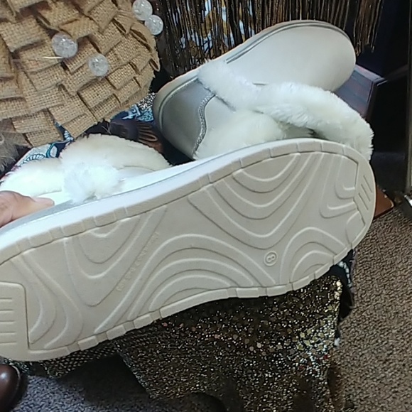 BEAUTIFUL SNOW BOOTS - Picture 6 of 6